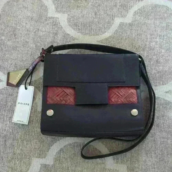 NWT Black Leather Crossbody Purse - Palm Leaf Applique made of Mayan Palms - Picture 2 of 10